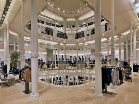 imagen del interior de la tienda de Zara en Via del Corso (Roma)